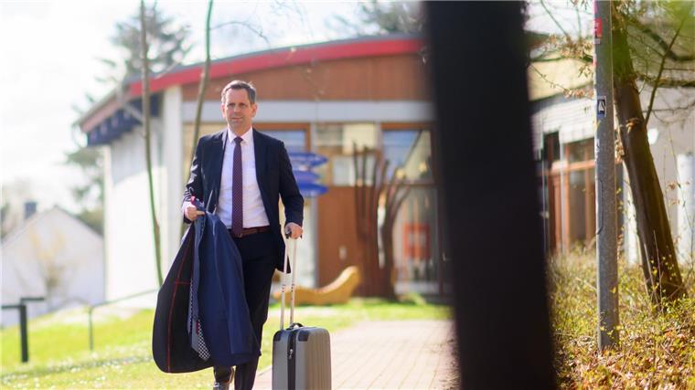 Neuer Wirtschaftsminister womöglich erst nach Ostern Steht vor einem Umzug in die Staatskanzlei: Niedersachsens Wirtschaftsminister Olaf Lies. (Archivbild)