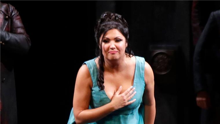 Steht wegen ihrer Haltung zum russischen Angriffskrieg in der Kritik: die russische Sopranistin Anna Netrebko.