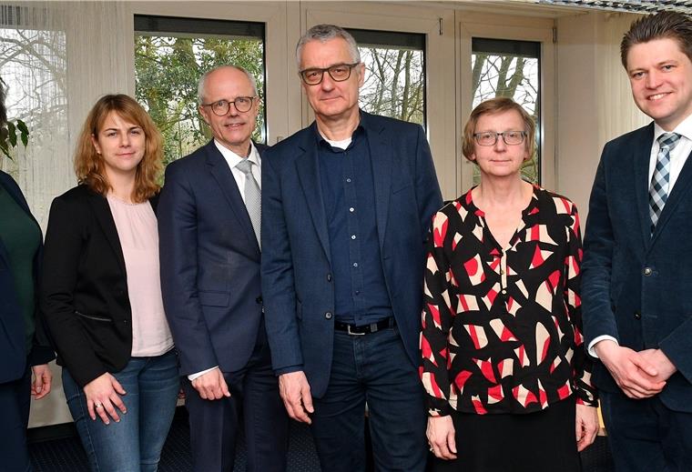 Rotenburg: Jobcenter bringt neues Projekt auf den Weg Stellen das Projekt „Case-Manager“ vor (von links): Imke Colshorn, Mareen Engel, Hermann Luttmann, Thomas Hempel, Beatrix Meier und Gregor Stein. 100.000 Euro stellt der Landkreis dafür zur Verfügung.