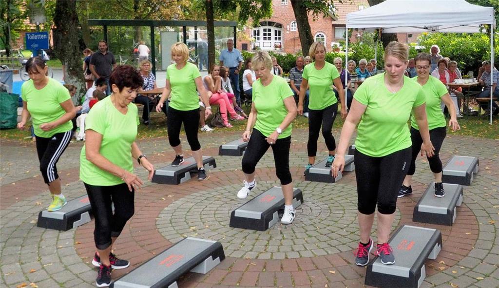Step Aerobic beim TSV Sievern hält fit und schlank. Übungsstunde ist immer Donne...