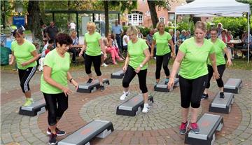Step Aerobic beim TSV Sievern hält fit und schlank. Übungsstunde ist immer Donne...