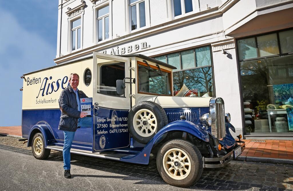 Stephan Schulze-Aissen mit dem „Oldtimer“, der bei den Kunden beliebt ist.