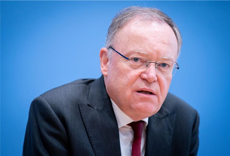 Keine Absprache in der Corona-Krise Stephan Weil, Ministerpräsident von Niedersachsen, findet den Alleingang der Bundesländer nicht problematisch.