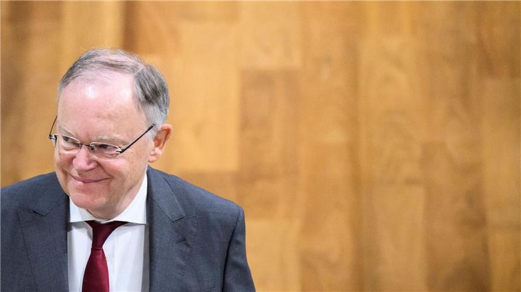 Ministerpräsident Weil erhält Bundesverdienstkreuz Stephan Weil (SPD), Ministerpräsident Niedersachsen, kommt in den Landtag Niedersachsen.