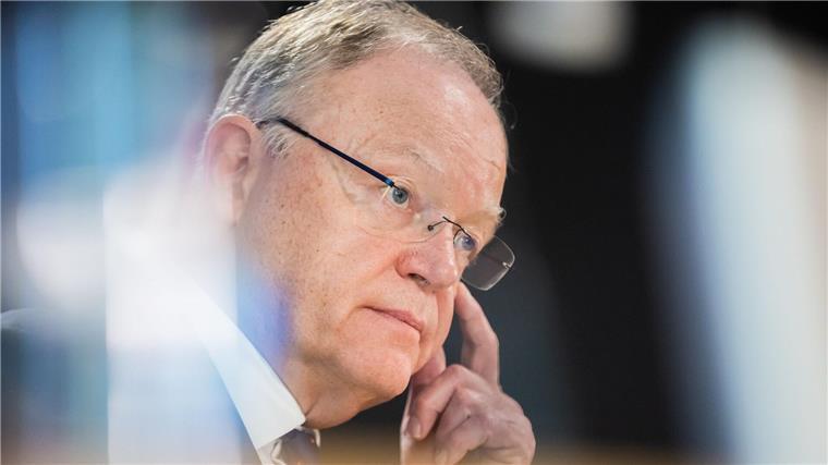 Stephan Weil (SPD), Ministerpräsident von Niedersachsen, in der Debatte.