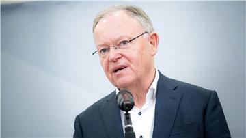 Stephan Weil spricht bei einer Pressekonferenz zur Klausurtagung des SPD-Landesverbands.