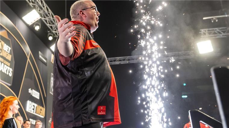 Verletzung und Pleite: Darts-Stars enttäuschen in Berlin Stephen Bunting überrascht in Berlin.