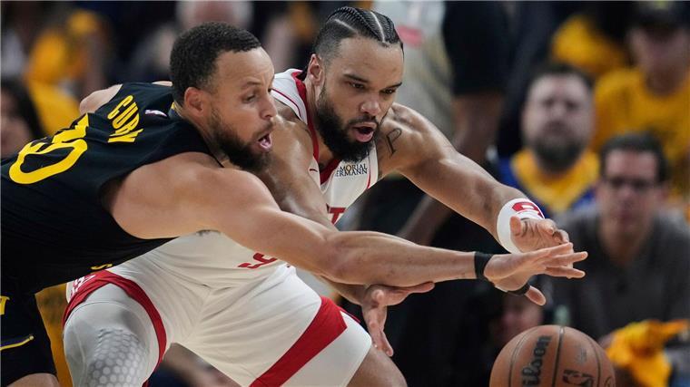 NBA: Currys Warriors vergeben auch zweiten Matchball Stephen Curry (l.) kam auf 29 Punkte.