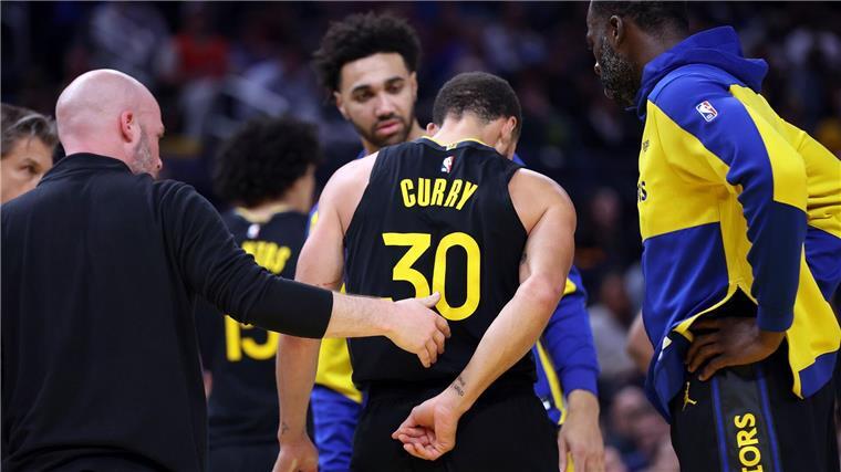 Stephen Curry musste kurz vor Ende des dritten Viertels verletzt vom Feld.