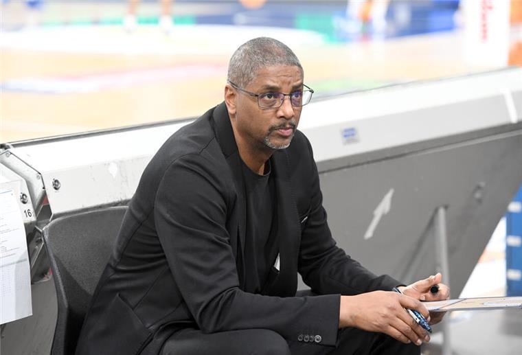 Eisbären Bremerhaven: Aus für Trainer Key - Nachfolger ist ein alter Bekannter Steven Key ist nicht mehr länger Trainer der Eisbären Bremerhaven.