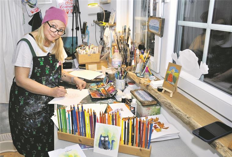 Diese Frau aus Bremervörde malt Aquarelle gegen Corona-Frust „Stiftgewitter“ nennt Elli Brockmann ihr Kreativstudio. Und das ist durchaus wörtlich zu verstehen. Denn auch im digitalen Zeitalter liebt die Illustratorin die Handarbeit mit Stift und Pinsel.