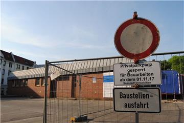 Stillstand bei den Bauarbeiten am Lehe-Treff. Die Angebote der Handwerker sind der Stadt Bremerhaven zu teuer. Foto Wessolowski