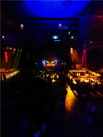 Stimmungsbild vom Disco-Revival in der Bremerhavener Stadthalle.