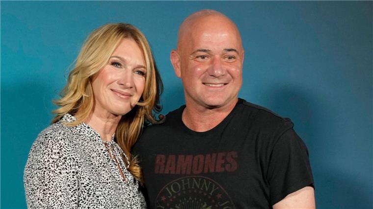 Steffi-Graf-Sohn spielt für deutsches Baseball-Nationalteam Stolze Eltern: Der Sohn von Steffi Graf und Andre Agassi soll erstmals für die deutsche Baseball-Nationalmannschaft spielen.