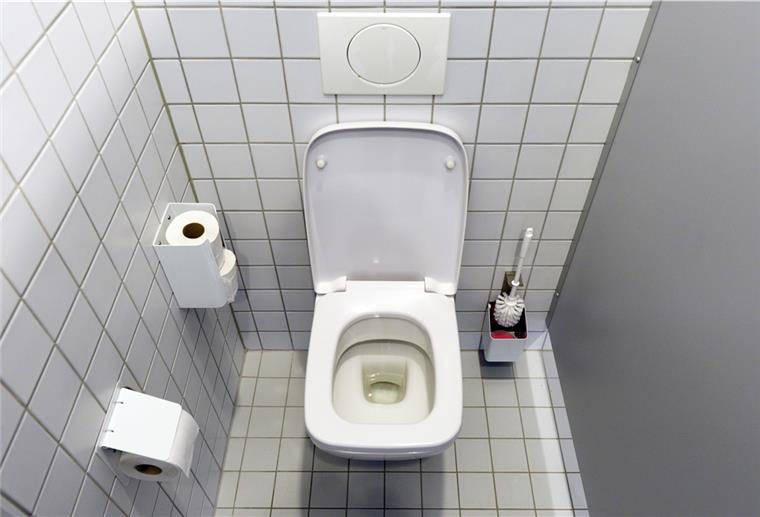 Hannover: Prügelei um Damentoilette im Hauptbahnhof Streit auf dem Bahnhofsklo in Hannover.