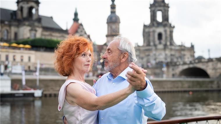 Stephanie Stumph über ihre Karriereanfänge und das Ende von „Stubbe“ Wolfgang Stumph und Heike Trinker tanzen Tango.