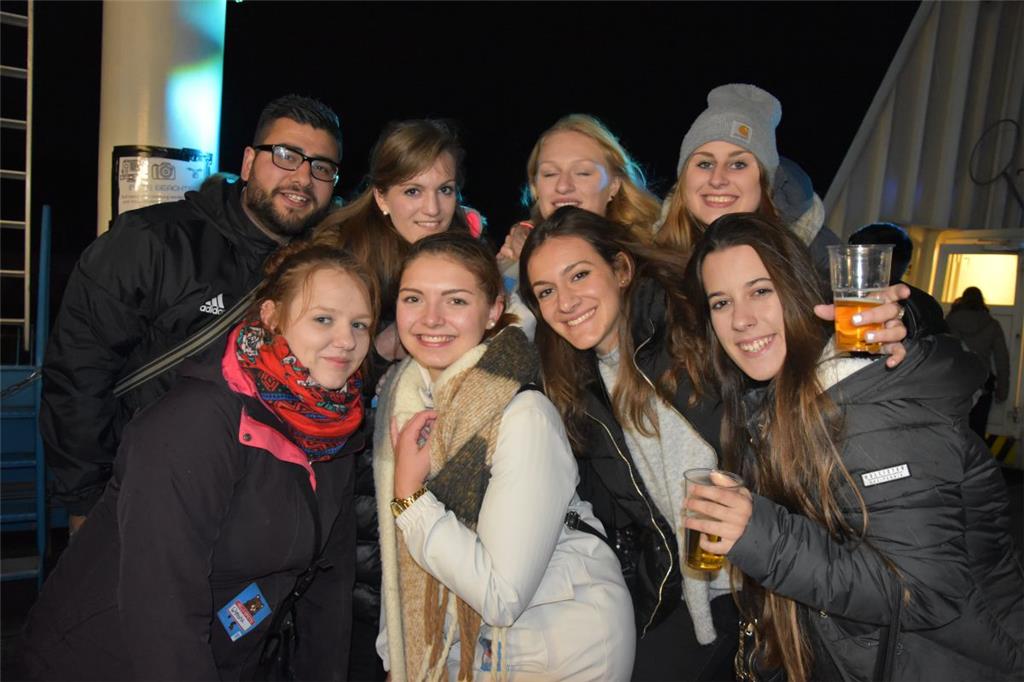 Studenten aus verschiedenen Semestern und Studiengängen feierten gemeinsam. Von oben links: Ferdi, Lisa, Noro und Mette. Von unten links: Wynona, Katha, Christina und Mireira.