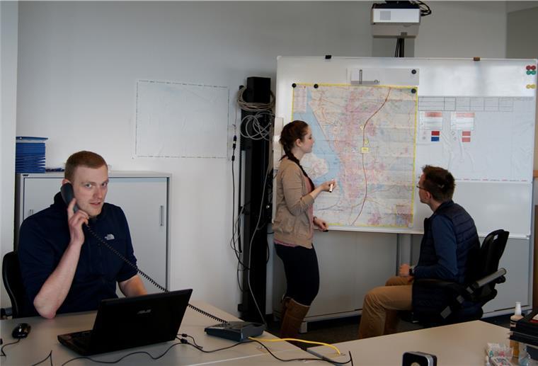 Bremerhavener Studenten helfen in Flutregionen Studierende des Studiengangs ISSM simulieren im Übungslage- und -führungszentrum einen Notfalleinsatz.