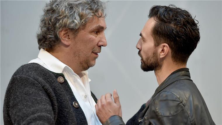 Oberammergau: Steiniger Weg zur nächsten Kreuzigung Stückl und sein Ziehsohn Karaca wollen sich gemeinsam um die Spielleitung bewerben.