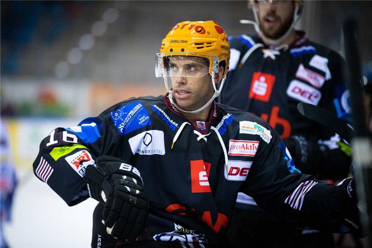 Stürmer Brock Hooton bestritt bislang 299 Spiele für die Fischtown Pinguins.