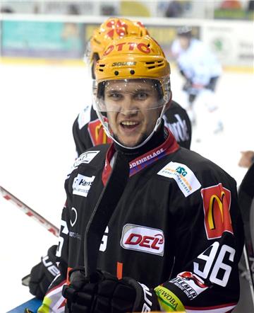 Stürmer David Zucker kehrt ebenso wie Verteidiger Steve Slaton zurück in den Kader der Fischtown Pinguins.  