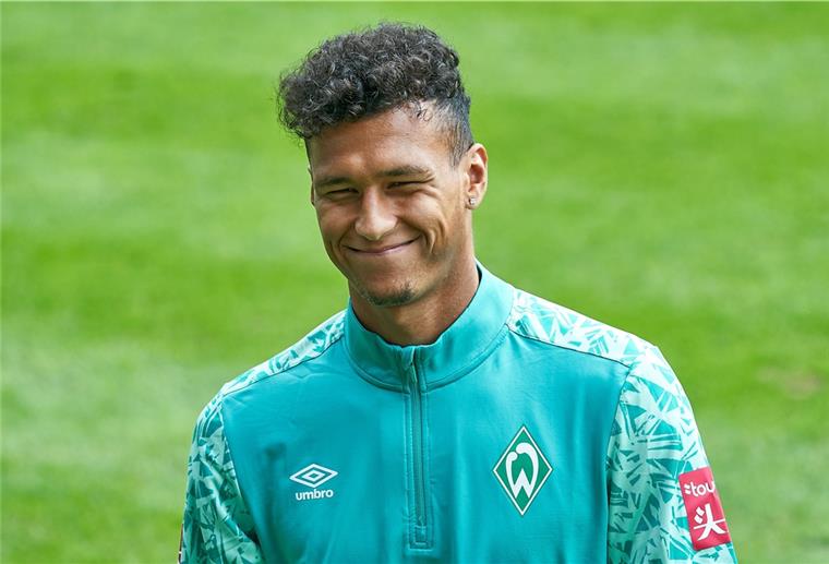 Werder Bremen: Selke darf gegen Berlin spielen Werder-Stürmer Davie Selke auf dem Fußballplatz.