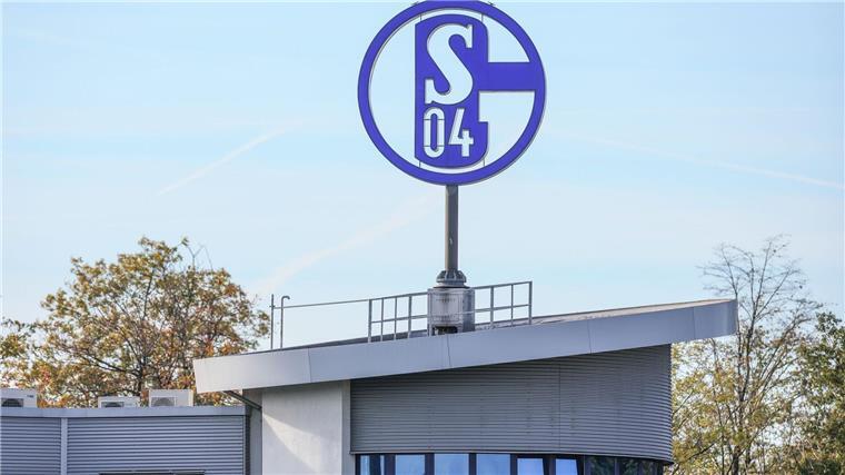 Bruder von United-Star kommt: Emil Højlund jetzt Schalker Stürmer Emil Højlund spielt ab jetzt für Schalke.