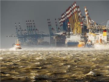 Sturm Xaver hat für viel Wirbel gesorgt: Er fegte in der Nacht zum 6. Dezember 2013 über den Norden. Foto Ohlthaver