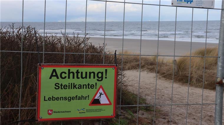 Sturmfluten haben an dem aufgeschütteten Sanddepot vor den Nordostdünen genagt, deshalb gibt es dort Abbruchkanten. (Archivfoto)