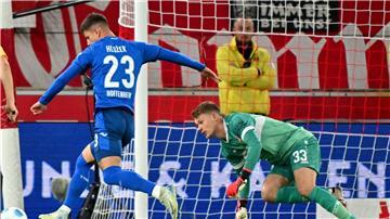Stuttgarts Torhüter Alexander Nübel stand im Spiel gegen die TSG 1899 Hoffenheim vor den anstehenden Länderspielen im Fokus.