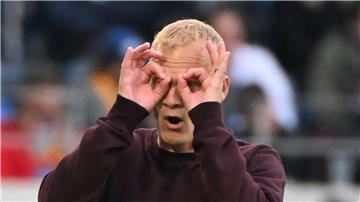 Sucht nach Lösungen: Schalkes angeschlagener Coach Geraerts.