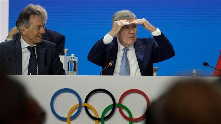 IOC vor der Wahl: Wer wird Thomas Bachs Nachfolger? Sucht seinen Nachfolger: IOC-Präsident Thomas Bach (r).
