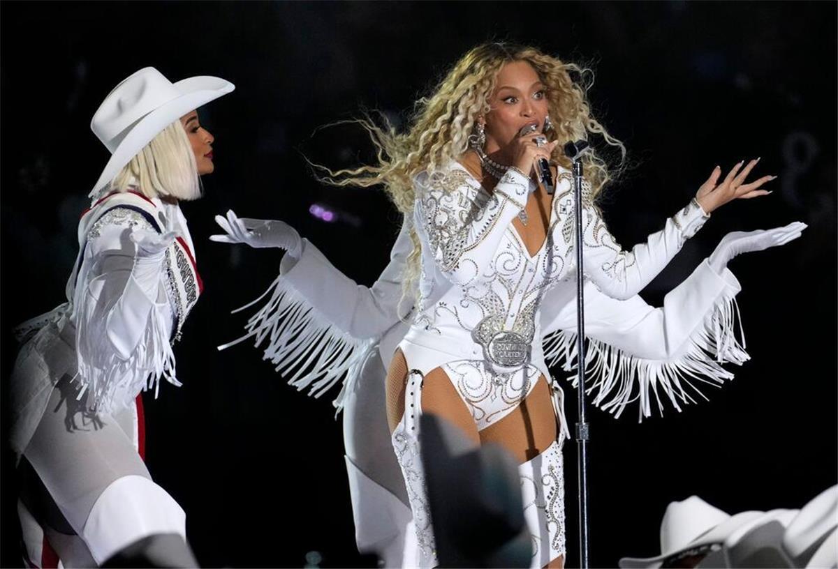 Superstar Beyoncé hat für ihre Halbzeitshow beim NFL-Spiel in Houston einen Sonder-Emmy als Kostümdesignerin gewonnenen. (Archivbild)