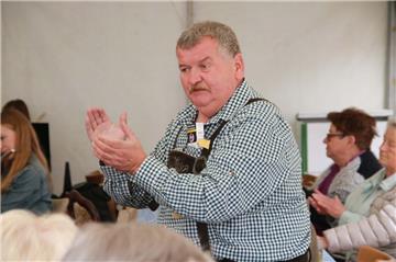 Superstimmung im Festzelt. Bayernfest in Wittstedt. Foto: Baur