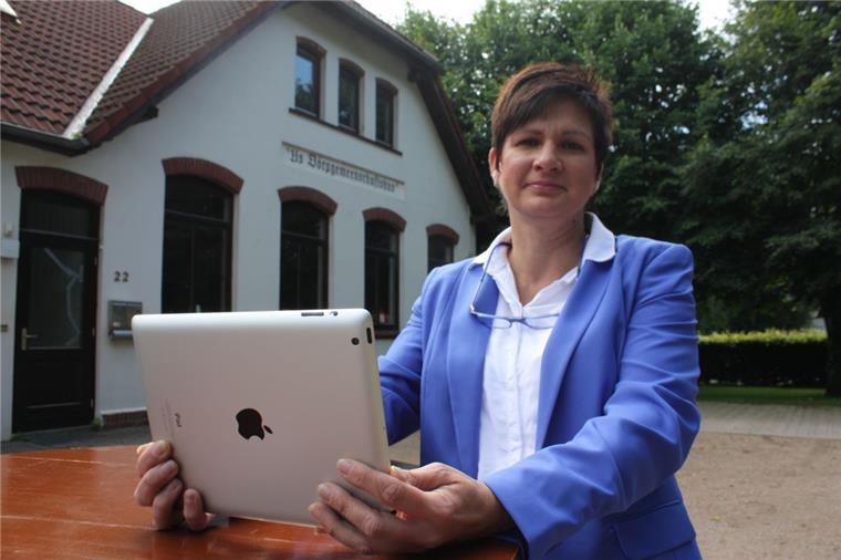 Politikerin in Hagen fordert offene Hotspots für jedes Dorf Surfen mitten im Dorf: Claudia Theis wünscht sich öffentliche Hotspots etwa vor Dorfgemeinschaftshäusern wie hier in Kassebruch.