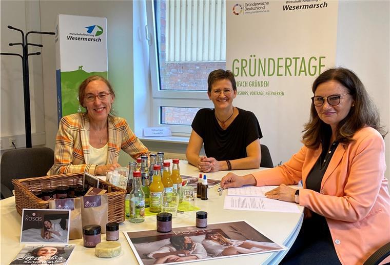 Butjenterin wagt Schritt in die Selbstständigkeit Susanne Frank (Mitte) hat den Schritt in die Selbstständigkeit gewagt. Unterstützt wurde sie dabei von Carolin Lange-Dwillies (links, Wirtschaftsförderung) und Susanne Herbst (Koordinierungsstelle).
