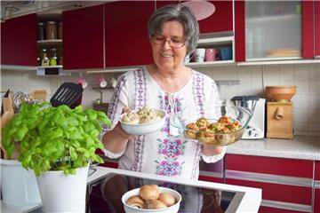 Susanne Peters zeigt, was sich aus Pilzen so alles Köstliches zaubern lässt: ihre gefüllten Champignons zum Beispiel. 