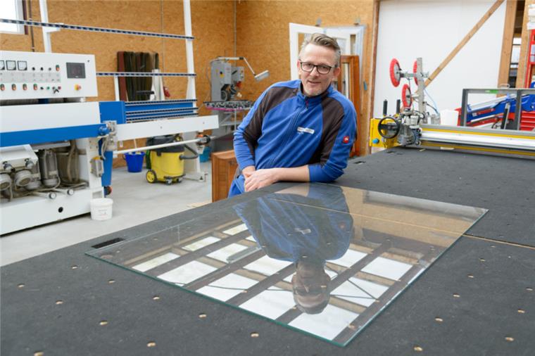 Debstedt: Nach Facebook-Hit drei Kandidaten bei Glaser Sterz in Endauswahl Sven Sterz suchte mit einem Video über Facebook Azubis und erntet viele Likes.