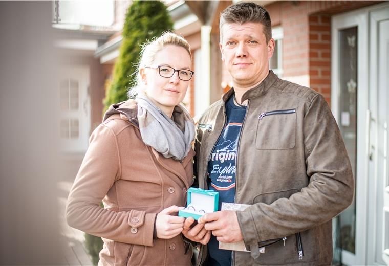 Cuxland: Wenn Corona den Brautpaaren die Hochzeitsplanungen zerstört Svenja Möller (29) und Malte Hoffmann (41) aus Ahlen-Falkenberg mussten ihre Hochzeitsfeier und standesamtliche Trauung aufgrund der Corona-Pandemie verschieben.