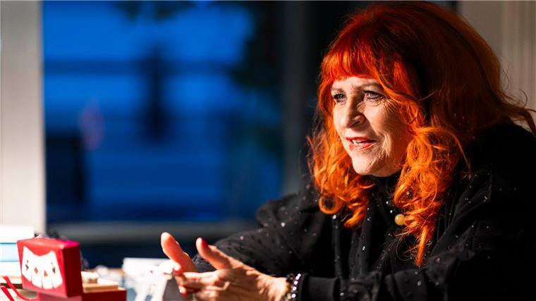 Kartenlegerin hofft auf Frieden im Jahr der Sonne Sylvie Kollin legt seit 40 Jahren Menschen die Karten.
