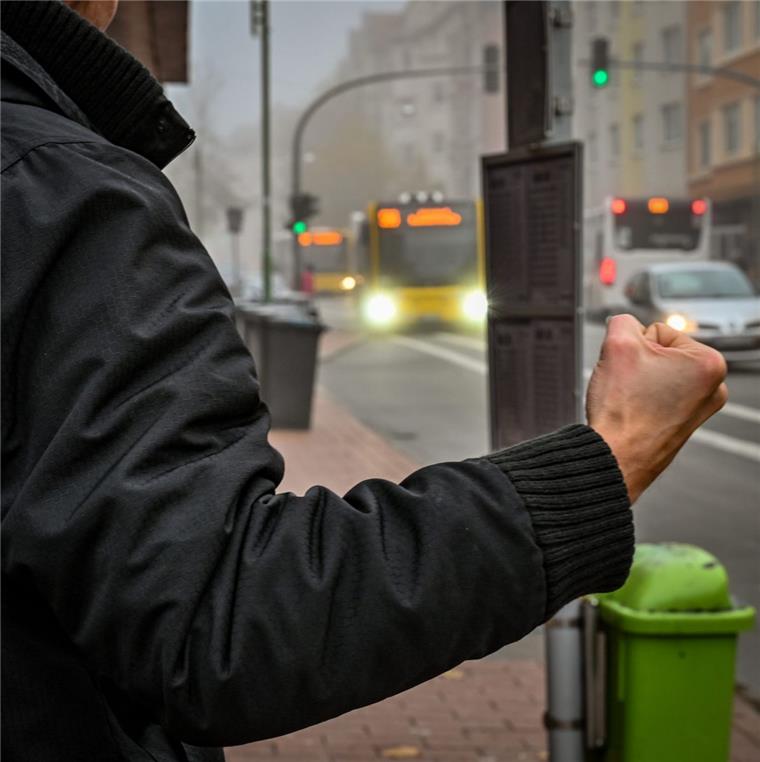 Nach Attacken gegen Bremerhavener Busfahrer: das Phänomen wachsender Verrohung Symbolbild zum Thema Gewalt im und am Busverkehr.