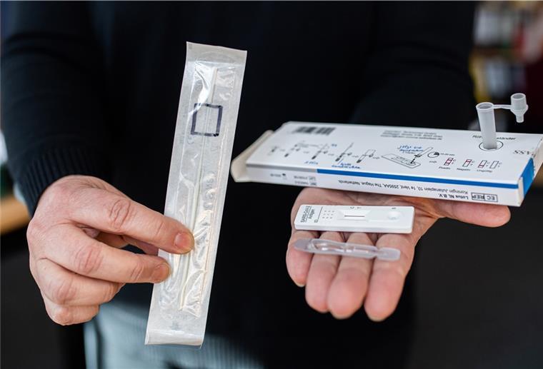 Bremerhaven: Schüler können Tests vorerst zu Hause machen Symbolfoto: Corona-Antigen-Schnelltests für Schüler stehen in der Marktschule in Lehe bereits zur Verfügung.