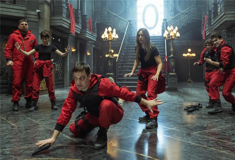 Netflix-Expertin: nord24-Praktikantin Fabienne findet nicht nur „Haus des Geldes“ top Szene aus der fünften Staffel von „Haus des Geldes".