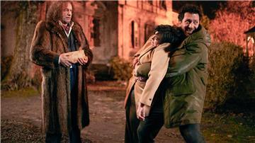 Rocko Schamoni (links) und Fahri Yardim mit Stephanie Petrowitz.