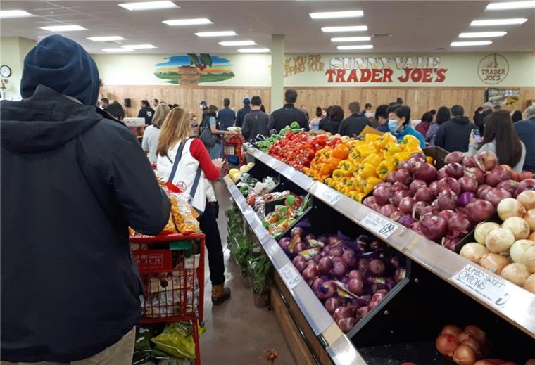 Szene aus einem überfüllten Supermarkt in Santa Clara bei San Francisco. „Ende März haben hier alle Hamsterkäufe gemacht“, berichtet Jannicke Maar, die seit zwei Jahren in Amerika lebt.