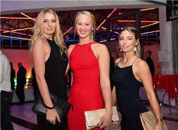 Tabea Riggers, Therese von Holten und Annika Kaimer freuen sich über den Anlass,...