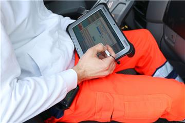 Tabletcomputer dienen den Feuerwehrkräften bereits jetzt dazu, die Rettungsdiensteinsätze elektronisch zu protokollieren. Auch das neue Ivena-System wird zukünftig über diese Tablets bedient.