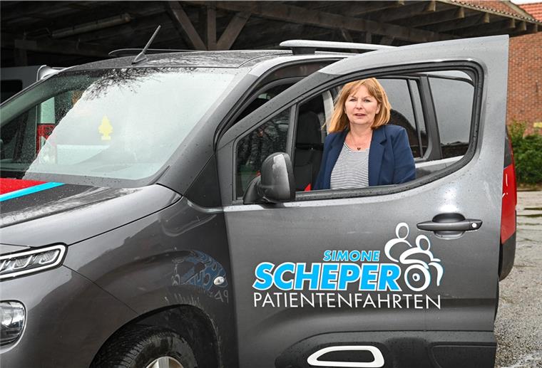 Keine Corona-Impfung für Patiententransporte Täglich haben die Mitarbeiter des Patientenfahrdienstes von Simone Scheper Kontakt mit Patienten. Geimpft werden sie aber nicht, was die Inhaberin sauer macht.