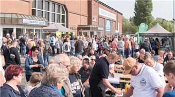Tag der Fans Eisbären Bremerhaven. Die Halle war picke packe voll. Foto Adebahr