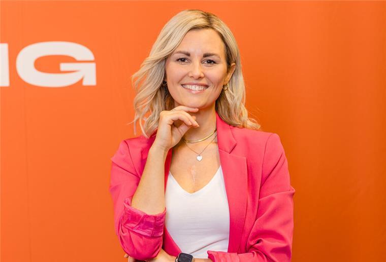 Cuxhavenerin ist im Finale der Miss Germany Awards Tamara Schwab: „Mein Engagement konzentriert sich daher auf Aufklärungsarbeit zur Organspende sowie auf Vorträge und Seminare zur Resilienz – unsere psychische Widerstandsfähigkeit. Mit meinen Erfahrungen und meinem abgeschlossenen Studium der Wirtschaftspsychologie möchte ich anderen Menschen helfen, schwierige Situationen mental gesund zu bewältigen.“